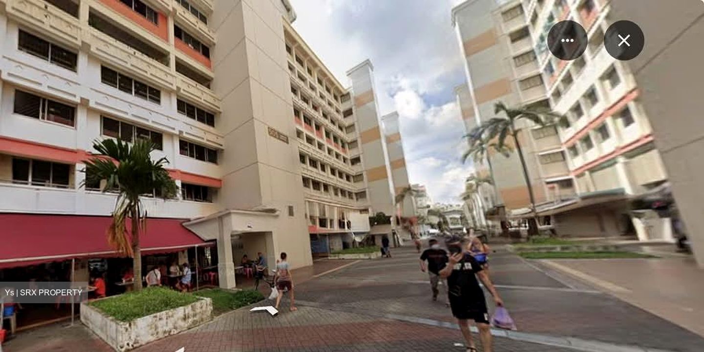 Tampines Heart (D18), Shop House #578528491